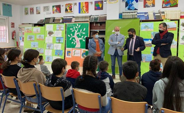 La Diputación celebra el Día Mundial del Olivo con más de una veintena de talleres en centros educativos