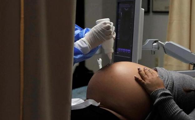 Aviso de la Seguridad Social a las embarazadas por la prestación que pueden pedir