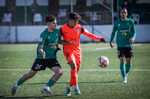 El Huétor Vega paga caros sus errores ante el Atlético Malagueño