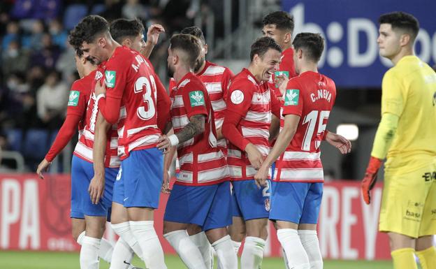 El Granada disfruta de un viaje de placer a Canarias y Butzke se exhibe