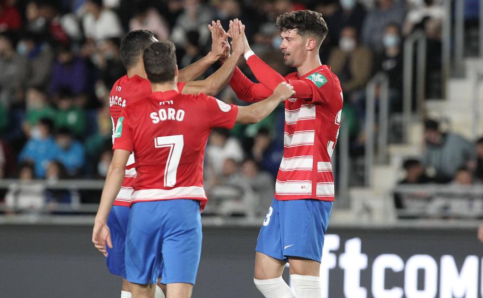 Un 'hat-trick' con lágrimas granadinas