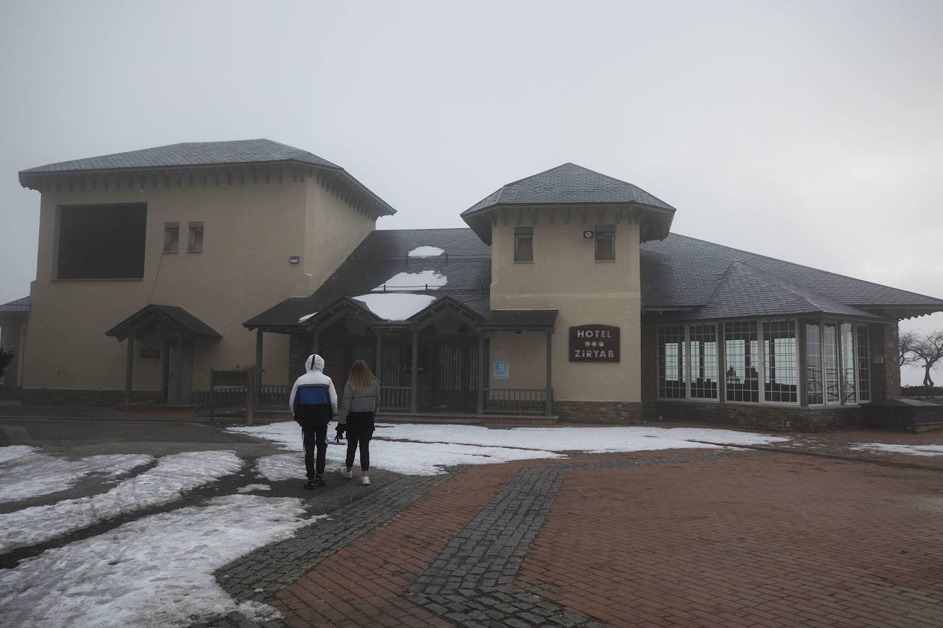 Una empresa del presidente del Betis reabre el hotel de Sierra Nevada vendido por la Junta