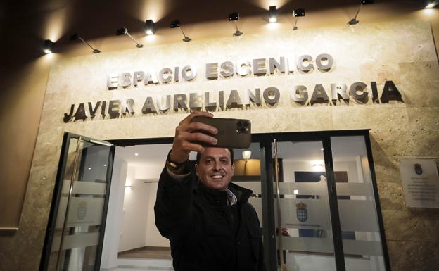 Fines estrena su nuevo espacio escénico y se lo dedica a Javier Aureliano García