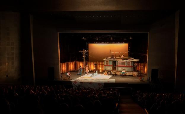 El 'Anfitrión' de Molière se adentra en las redes sociales y empodera a la mujer