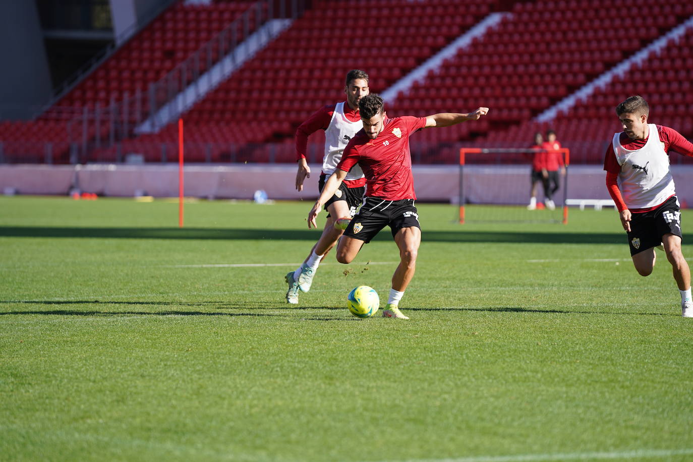 Primer día de trabajo del Almería con la mente puesta en el Real Zaragoza