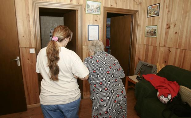 Aviso de la Seguridad Social por la cotización de los cuidadores de familiares dependientes