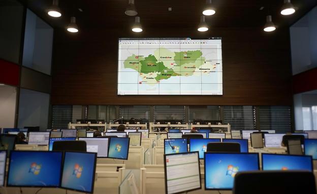 Dos ancianos trasladados al hospital tras el incendio de una vivienda en Los Guájares