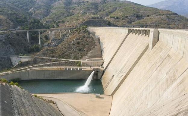La Junta envía al Gobierno el informe ambiental del proyecto de la conducciones de Rules