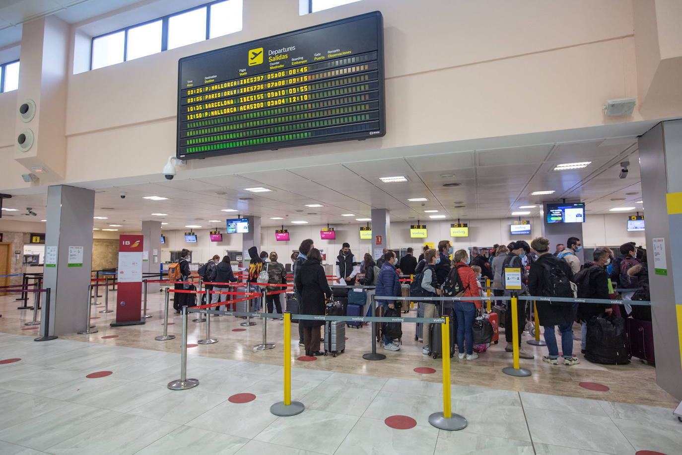 Los empresarios avanzan una mejora de las conexiones aéreas de Granada con Madrid a partir de enero