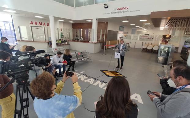 El puerto bate su récord de tráfico de graneles sólidos y se sitúa a la cabeza de España