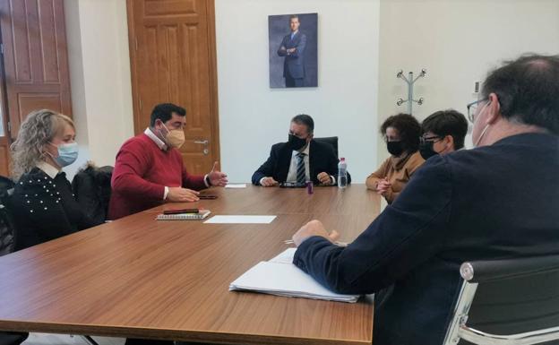 Reunión para poder «aclarar» la polémica de los días festivos en ayuda a domicilio en Linares