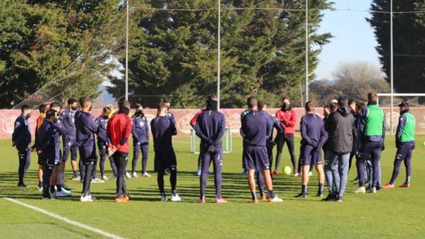 La Xunta confina a los jugadores que dieron negativo en el Lugo y el Almería espera la decisión de Competición