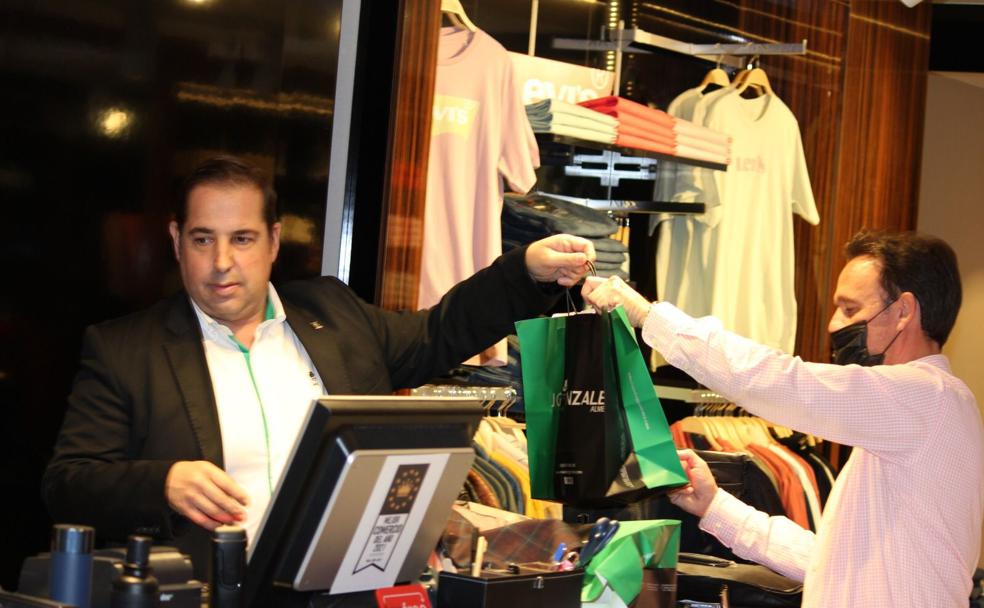 Dar el sí quiero con trajes de alquiler