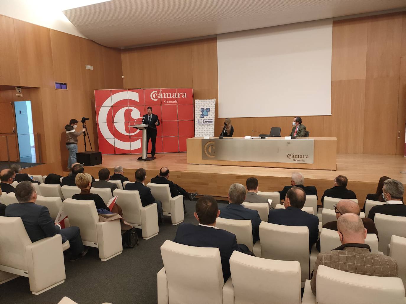 Los empresarios preparan un acto reivindicactivo para exigir la mejora de las conexiones de Granada
