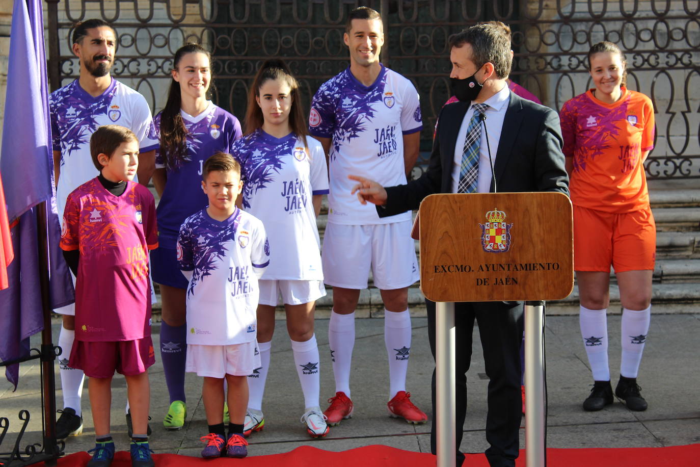 El Real Jaén presenta su nueva piel y mejoras en estadio de La Victoria