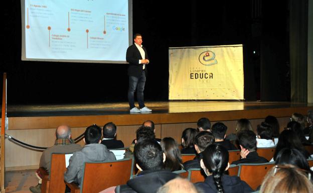 La transformación educativa a través de competencias digitales