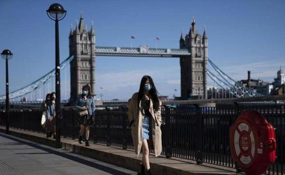 ¿Por qué hay muchos más hospitalizados en España que en Reino Unido si allí hay menos vacunados?