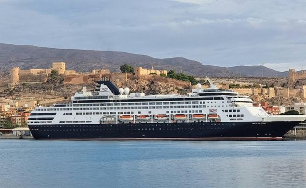 El tráfico marítimo de mercancías sube en Almería un 21% respecto al año pasado