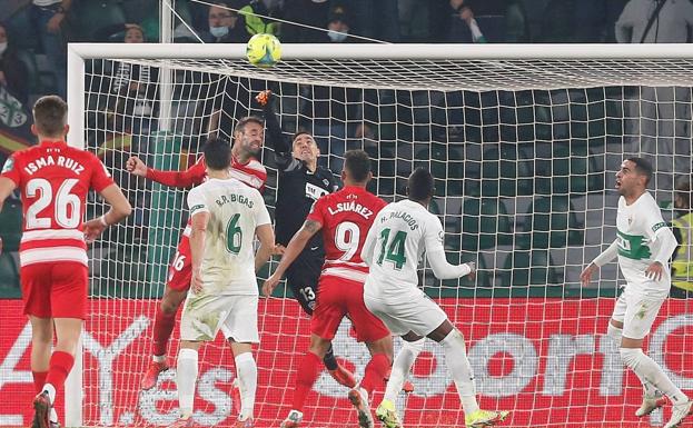 Víctor Díaz se siente «contento» por «el esfuerzo del equipo, la portería a cero y puntuar por sexta jornada consecutiva»