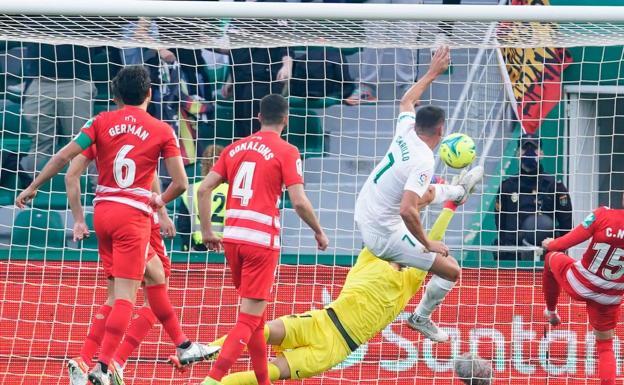 La polémica se alía con el Granada: dos goles en contra anulados consecutivos