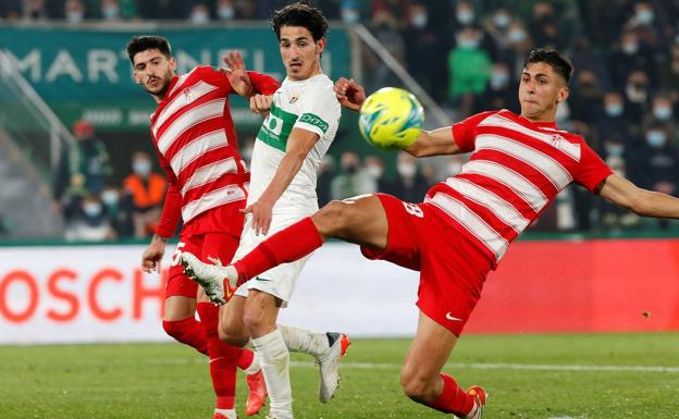 El Granada se olvida de perder en Liga desde que juega Torrente