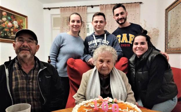 La abuela de Guájar Faragüit cumple un siglo de vida