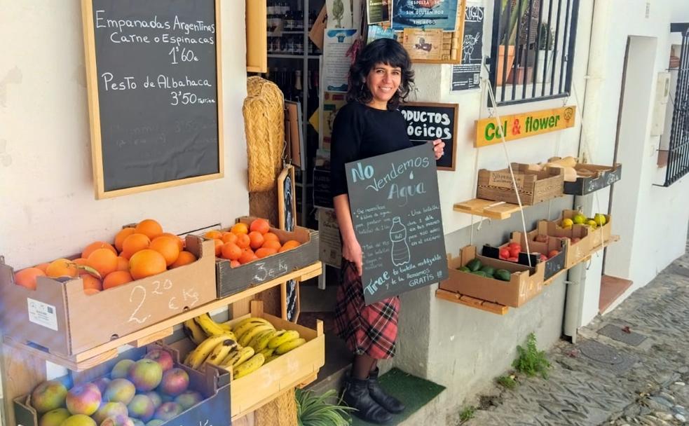 La tienda del Albaicín viral en redes al explicar la razón por la que no vende agua