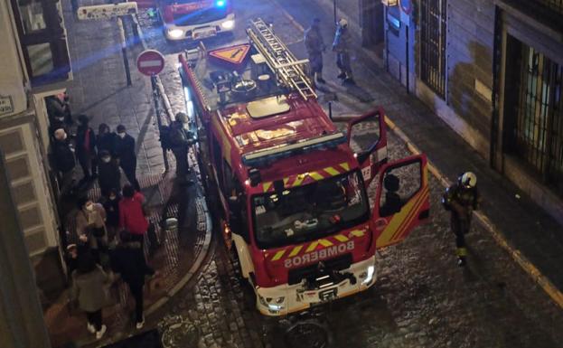 El 'falso' incendio de la chimenea de un hotel de San Antón alerta a los vecinos de la capital