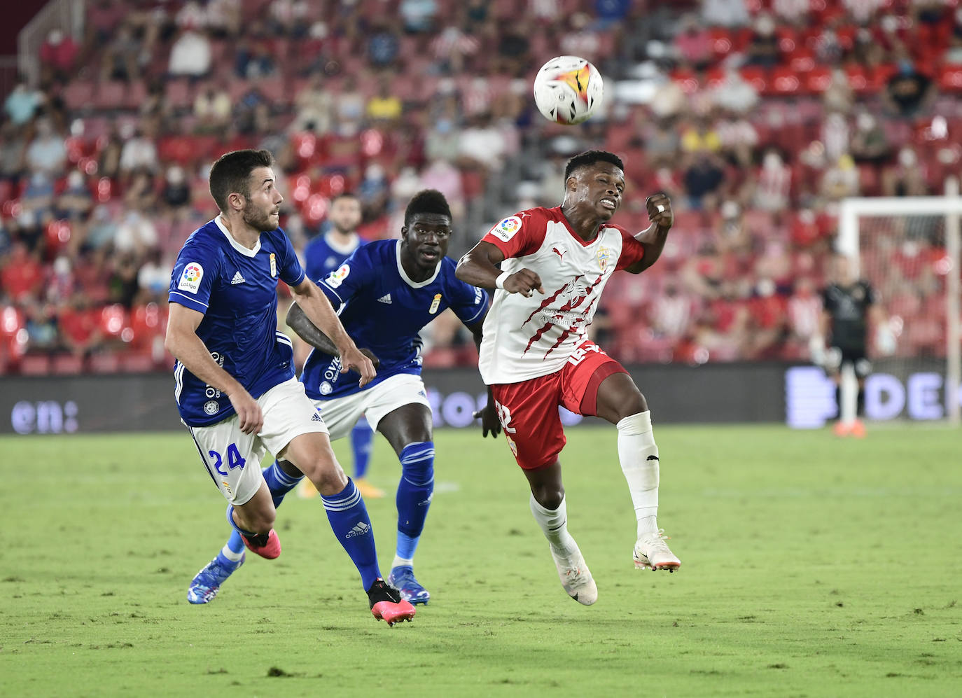 El Almería cerrará enero jugando en Oviedo el último sábado del mes