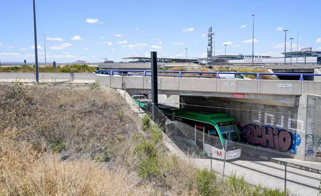 El paso peatonal entre el Nevada y el PTS discurrirá de manera paralela al metro./I. L.
