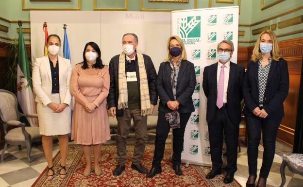 Motril y Caja Rural firman un convenio para recuperar los testimonios de la Fábrica del Pilar