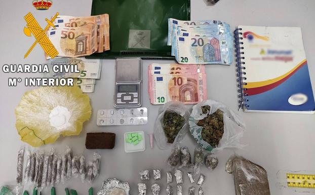 Desmantelado un punto de venta de cocaína, marihuana, hachís, éxtasis y medicamentos en Tabernas