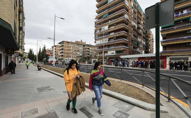 El alcalde considera «prioritaria» la ampliación del Metro por Chana y Genil