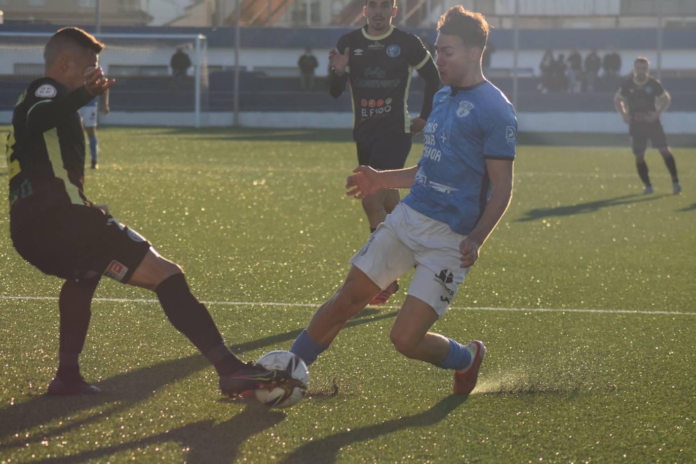 El balón parado 'ejecuta' al Poli El Ejido