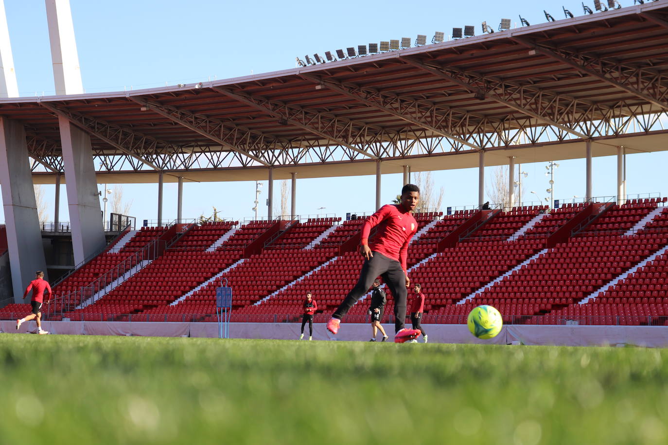 El Almería trabaja a puerta cerrada para preparar el partido frente al Lugo