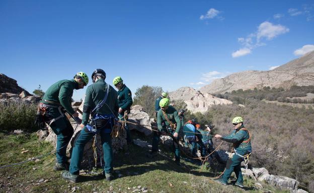 Rescatados una senderista y a un parapentista accidentados en Sierra Nevada