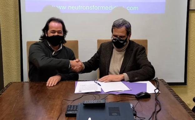 La asociación 'Costaleros contra el cáncer' da un paso más por la investigación