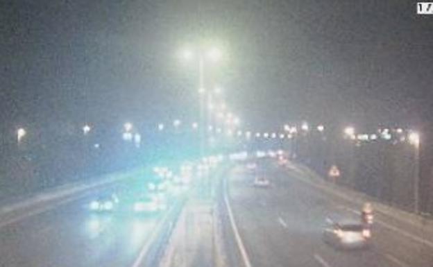 Una salida de vía provoca un importante atasco en la Circunvalación