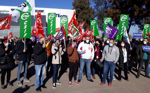 Trabajadores de Atento en Jaén inician movilizaciones para evitar 149 despidos