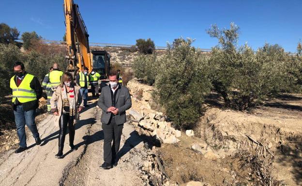 Arreglo urgente del camino de los Coches, utilizado por 300 agricultores