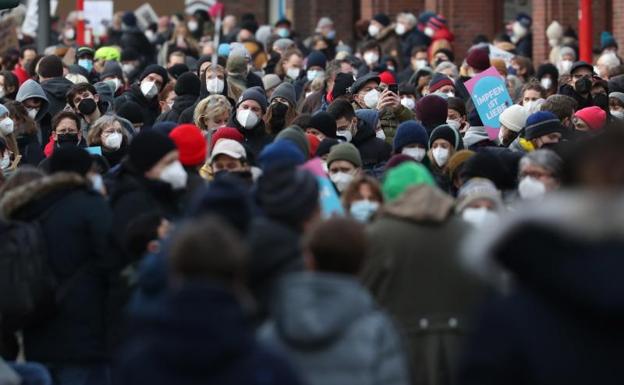 Alemania supera por primera vez las 100.000 infecciones diarias de la covid