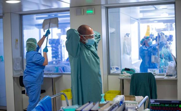 La sexta ola no tiene límites: Almería pulveriza su propio récord y suma casi 2.400 contagios