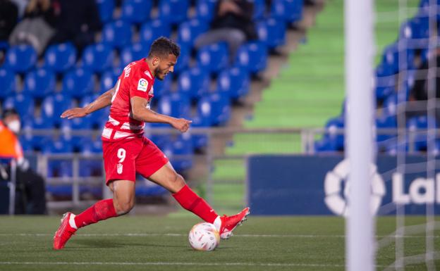 Luis Suárez firma su primer doblete para poner fin a la ansiedad