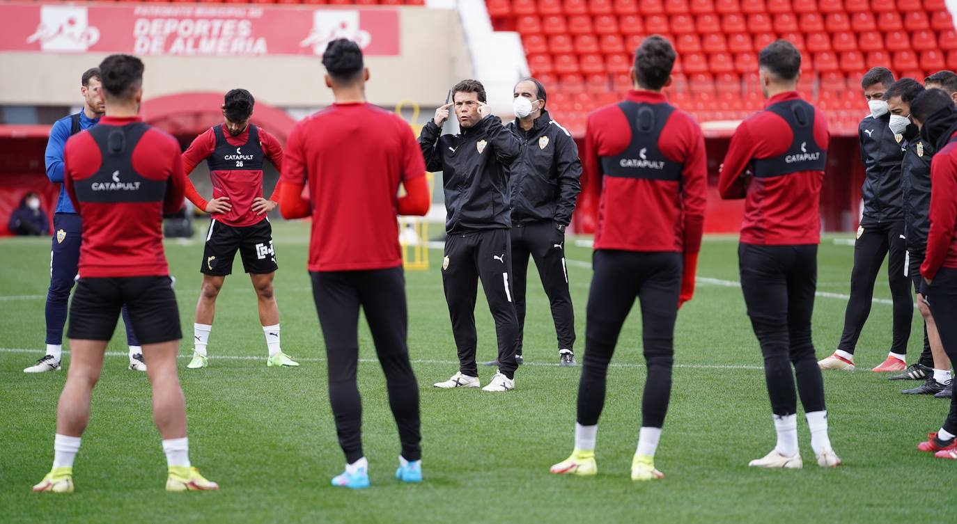 Rubi: El Almería está «en un momento que nos cuesta ganar», algo que es «normal porque en esta categoría ya suele costar»