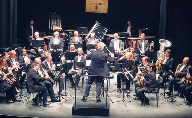 La Banda Municipal retoma el programa de 'God Save The Queen' rozando el lleno del Auditorio