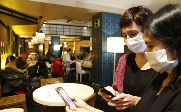 La incidencia cae otros 145 puntos en Almería en una jornada en la que se han notificado cuatro nuevas muertes