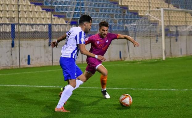 El Motril descose a un Real Jaén incapaz de generar incertidumbre en ataque (2-0)