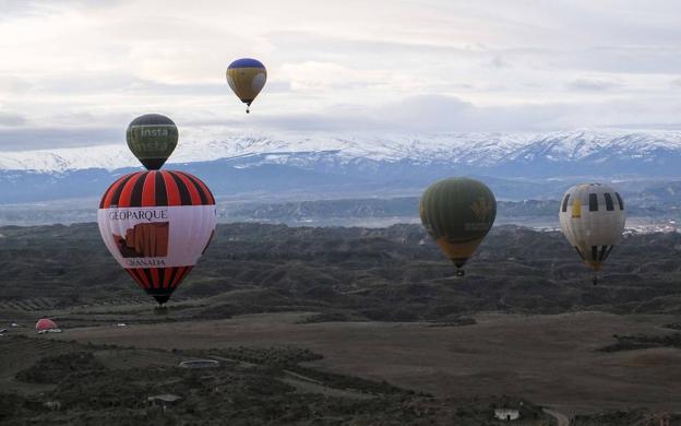 El festival de Aerostación de Granada puebla el cielo de globos este fin de semana