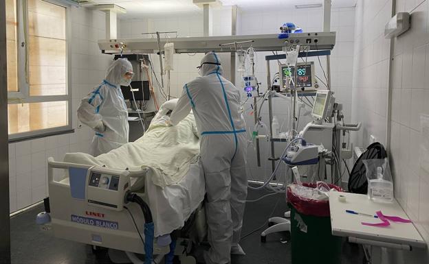 Una de cada cinco personas que muere con covid en Andalucía es por otra causa