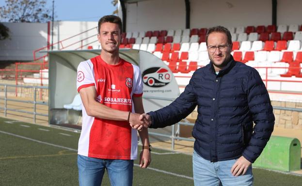 El Torreperogil anuncia el fichaje del delantero Pekes procedente del Real Jaén